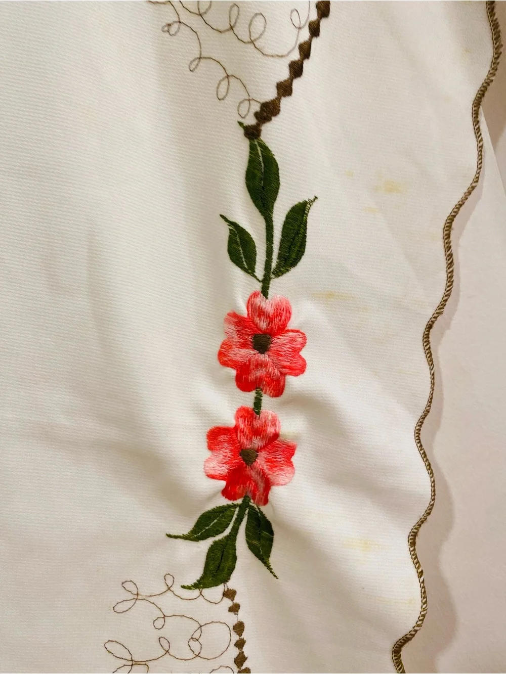 Embroidered White Peacock Scalloped Tablecloth